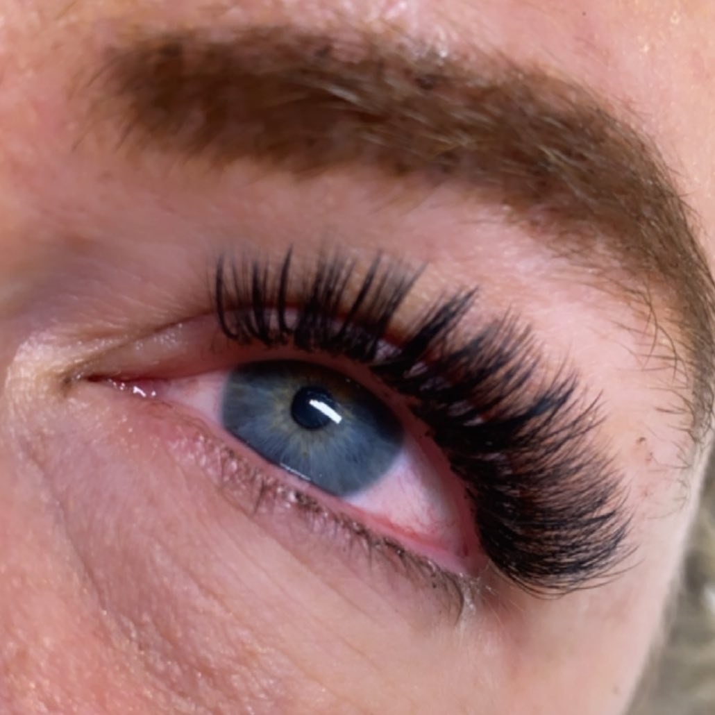 Close volume lashes