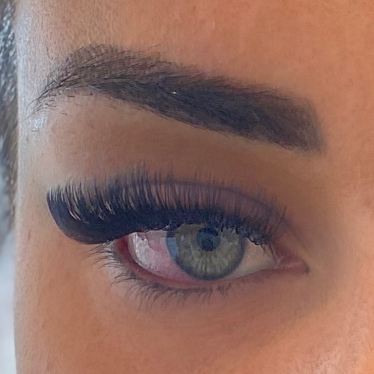 Lashes and brow on warm skin